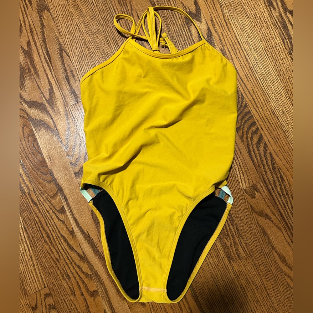 Jolyn Yellow One Piece size 34